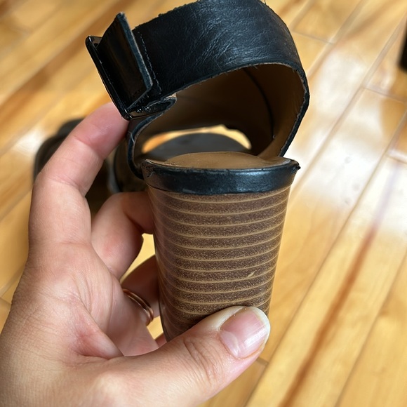 Clark’s black leather wrap shoe size 8 - Picture 5 of 10